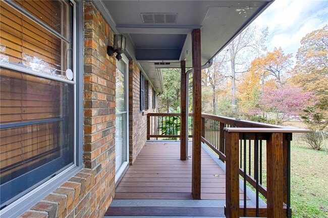 4979 Paris Ave in Powder Springs, GA - Foto de edificio - Building Photo