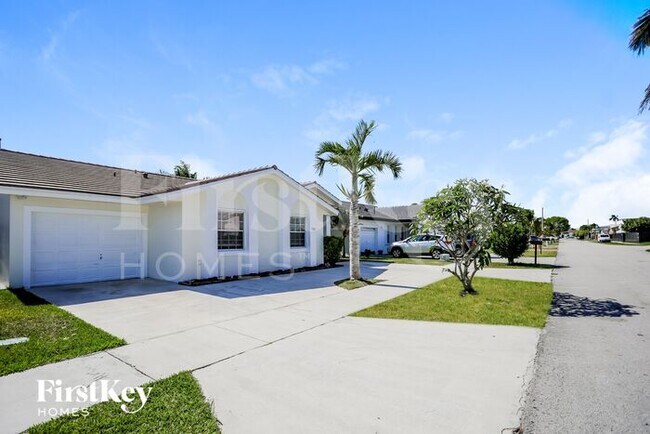 17020 SW 145th Ct in Miami, FL - Building Photo - Building Photo
