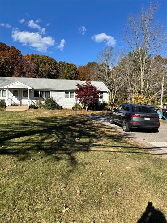 66 Green in Foxboro, MA - Building Photo