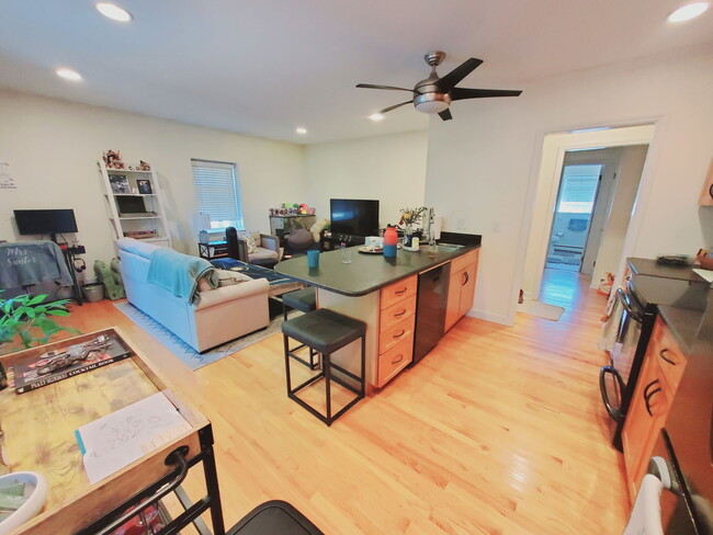 36 Turn of River Rd in Stamford, CT - Building Photo - Building Photo