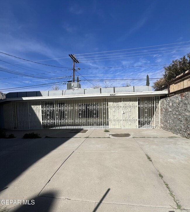 property at 3015 Altura Ave