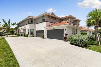 12050 Santaluz Dr in Ft. Myers, FL - Building Photo - Building Photo