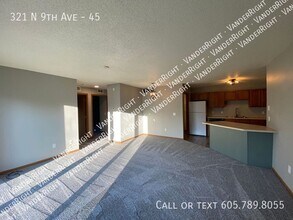 321 9th Ave in Brandon, SD - Building Photo - Building Photo