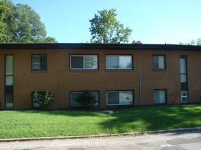 10 S 35th St in Belleville, IL - Foto de edificio - Building Photo