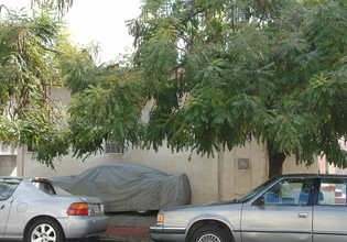 1130 Mariposa Ave in Los Angeles, CA - Building Photo - Building Photo