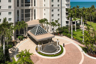 Contessa Condominium in Naples, FL - Foto de edificio - Building Photo