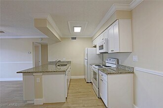 5319 Summerlin Rd in Ft. Myers, FL - Foto de edificio - Building Photo