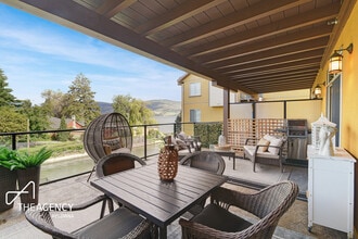 4028 Pritchard Dr N in West Kelowna, BC - Building Photo - Building Photo