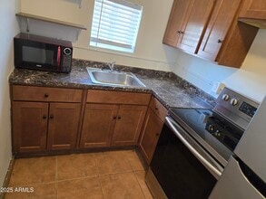 145 W Wickenburg Way in Wickenburg, AZ - Building Photo - Building Photo