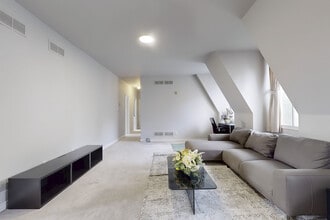 52 Post Rd in Toronto, ON - Building Photo - Building Photo