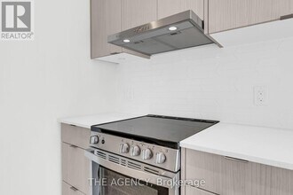 4130 Parkside Village Dr in Mississauga, ON - Building Photo - Building Photo