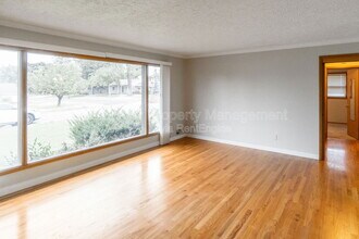 1214 E 43rd Ave in Spokane, WA - Building Photo - Building Photo