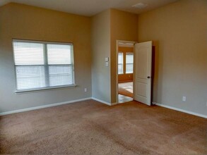 2117 Michelle Creek Dr in Little Elm, TX - Foto de edificio - Building Photo