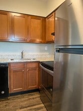 153 Thierman Ln in St Matthews, KY - Foto de edificio - Building Photo