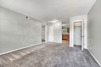 3811 Carpenter Dr in Louisville, KY - Foto de edificio - Building Photo