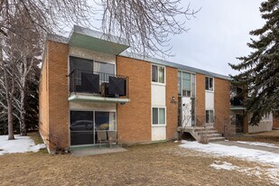 2420 1 St NW in Calgary, AB - Building Photo