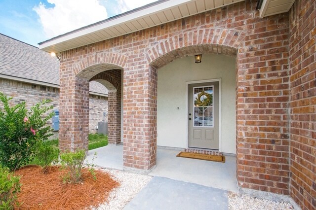 1033 Shadow Bluff Dr in Baton Rouge, LA - Building Photo - Building Photo