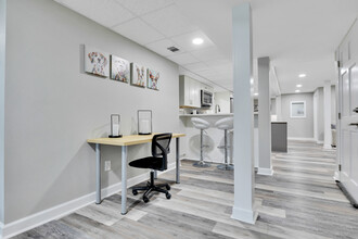 4340 Lake Laurel Dr SE, Unit B in Smyrna, GA - Building Photo - Building Photo