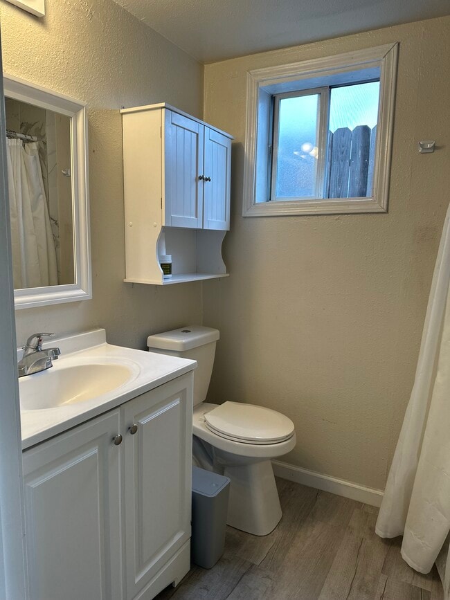 1403 E Monte Vista Ave in Turlock, CA - Building Photo - Building Photo