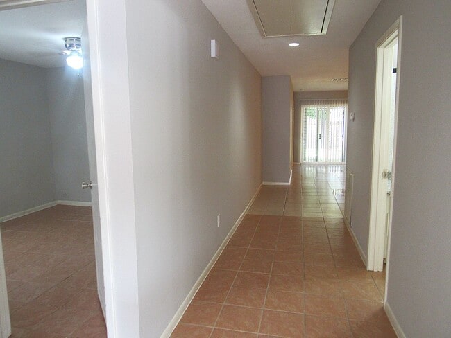 8414 Beechnut St in Houston, TX - Building Photo - Building Photo