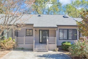 5053 Gardenia Cir in Marietta, GA - Building Photo