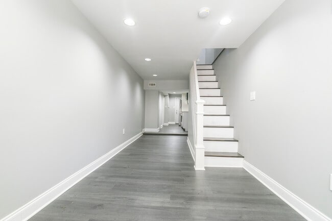 329 S Durham St in Baltimore, MD - Foto de edificio - Building Photo