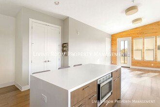 325 N Emerson St-Unit -Unit E in Portland, OR - Building Photo - Building Photo