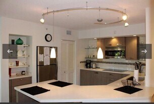 808 Villa Cir in Boynton Beach, FL - Building Photo