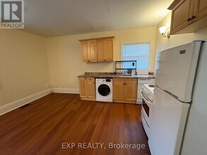 567 Pearson St in Newmarket, ON - Building Photo - Building Photo