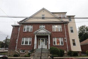 594 Yonkers Ave in Yonkers, NY - Building Photo