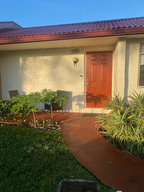 105 Lake Irene Dr in West Palm Beach, FL - Building Photo - Building Photo