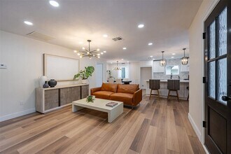 4010 Ella Blvd in Houston, TX - Building Photo - Building Photo