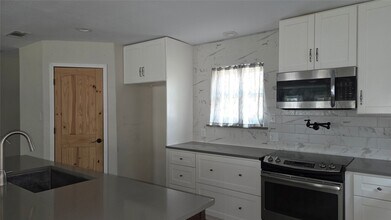 1600 Southern Oaks Dr in Conroe, TX - Building Photo - Building Photo