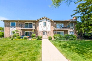 16W540 87th St, Unit 9A-201 in Willowbrook, IL - Building Photo