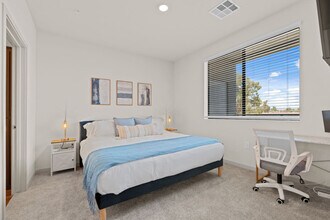 711 W Broadway Rd in Tempe, AZ - Foto de edificio - Building Photo