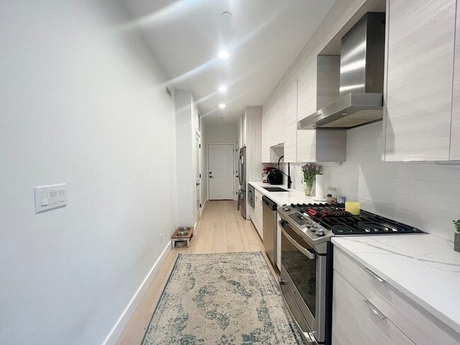 360 Meridian St, Unit 3 in Boston, MA - Building Photo - Building Photo