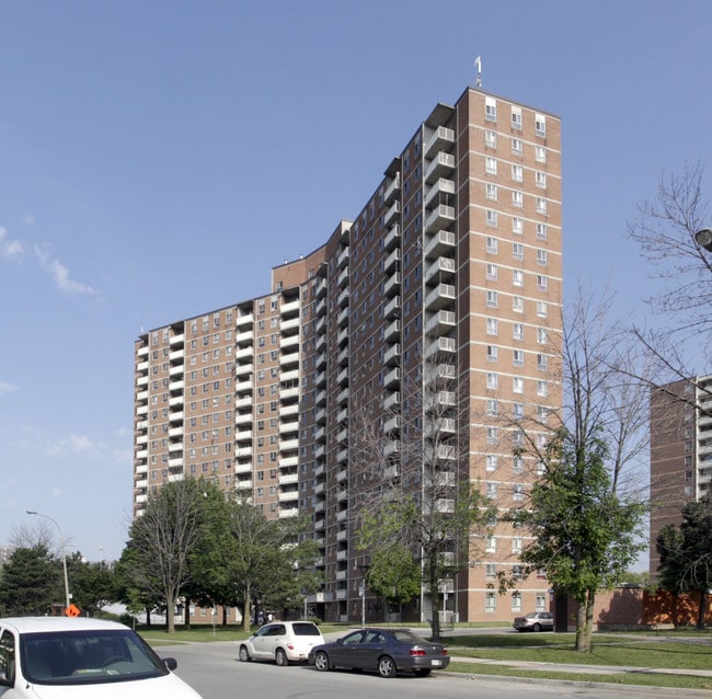 7 Capri Rd in Toronto, ON - Building Photo - Building Photo