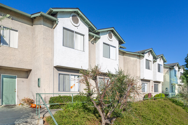 Amberwood Apartments in Fallbrook, CA - Foto de edificio - Building Photo