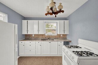 904 Beverly Ave in Pasadena, TX - Building Photo - Building Photo