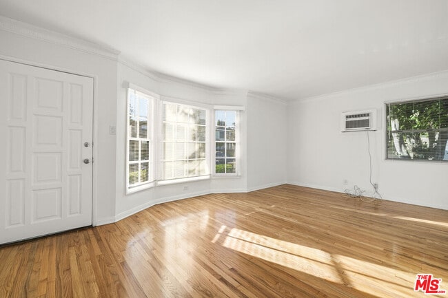 property at 5324 Vantage Ave