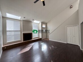 1608 Hood Rd in Sacramento, CA - Building Photo - Building Photo