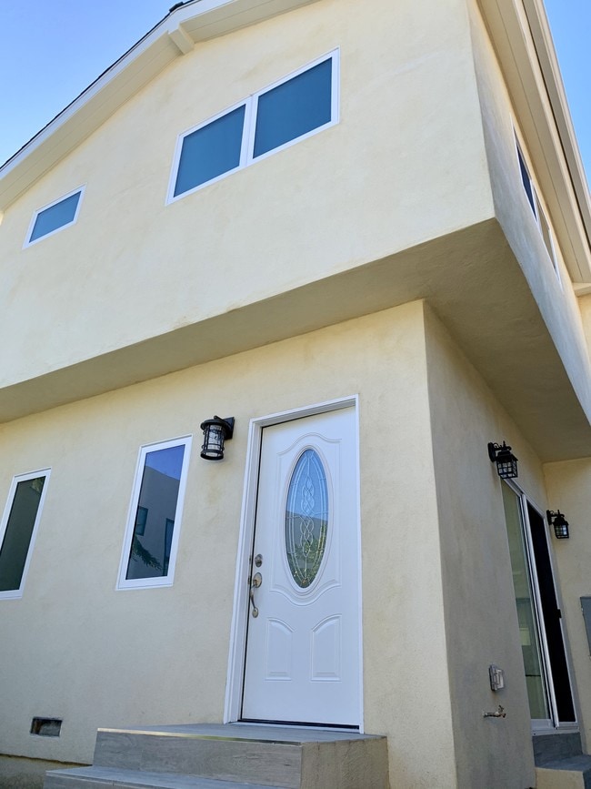 2219 Glendon Ave in Los Angeles, CA - Foto de edificio - Building Photo