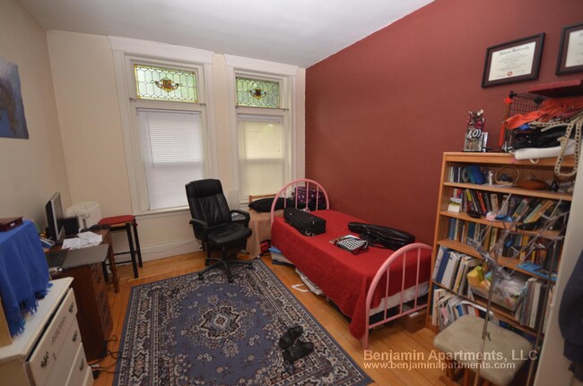 1810 Beacon St, Unit 3 in Brookline, MA - Building Photo - Building Photo