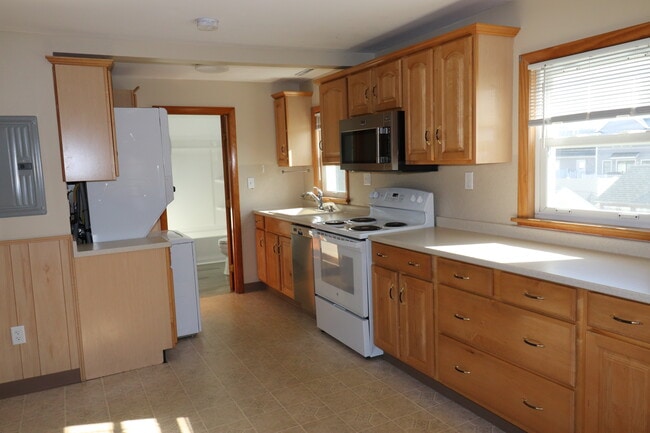 20 Summer St, Unit Summer St in Hudson, MA - Building Photo - Building Photo