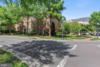 371 Cameron Station Blvd in Alexandria, VA - Building Photo - Building Photo