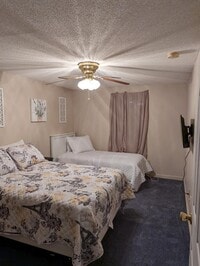 208 Henderson Dr photo'