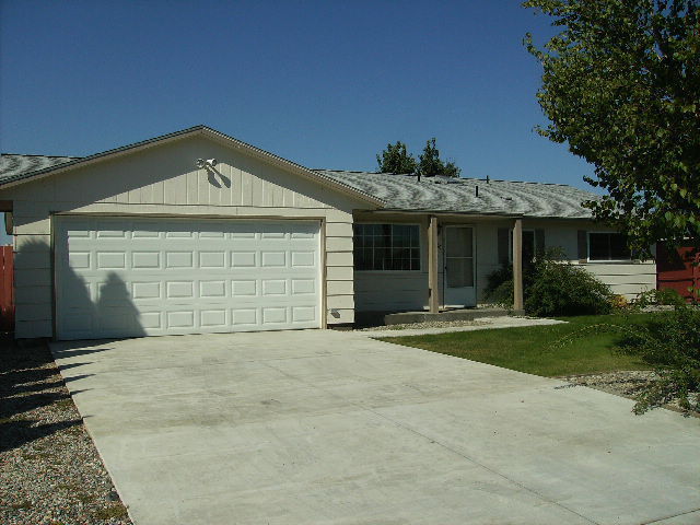 1826 S Monroe St in Moses Lake, WA - Building Photo - Building Photo