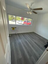 3030 Valle Vista Dr, Unit 13 in Los Angeles, CA - Foto de edificio - Building Photo