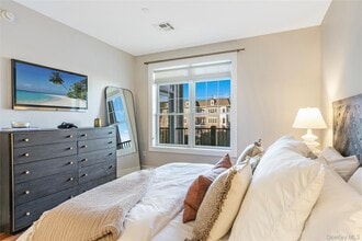 990 Corporate Dr in Westbury, NY - Building Photo - Building Photo