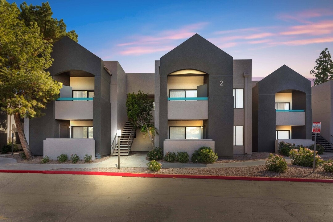 Paseo 51 in Glendale, AZ - Foto de edificio